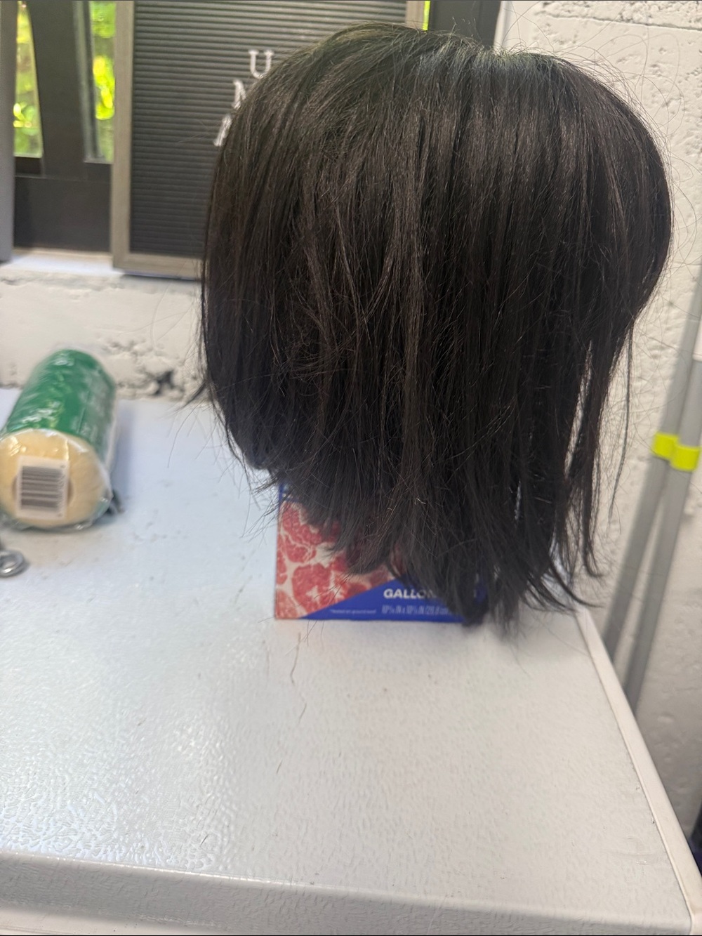 Very Dark Brown Wig - Short Bob with Bangs - EXCELLENT CONDITION Wig - Picture 4 of 7